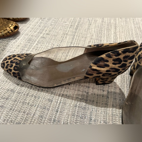 Plastic clear and leopard print low heeled pair of vintage shoes. - Picture 13 of 16